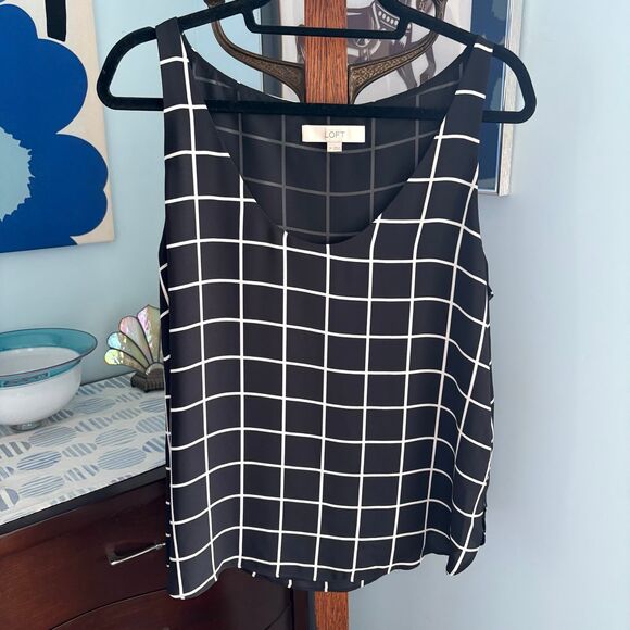 LOFT Geometric Blouse – Monochrome Mod Print, Flowy Minimalist Fit size M - Picture 2 of 8